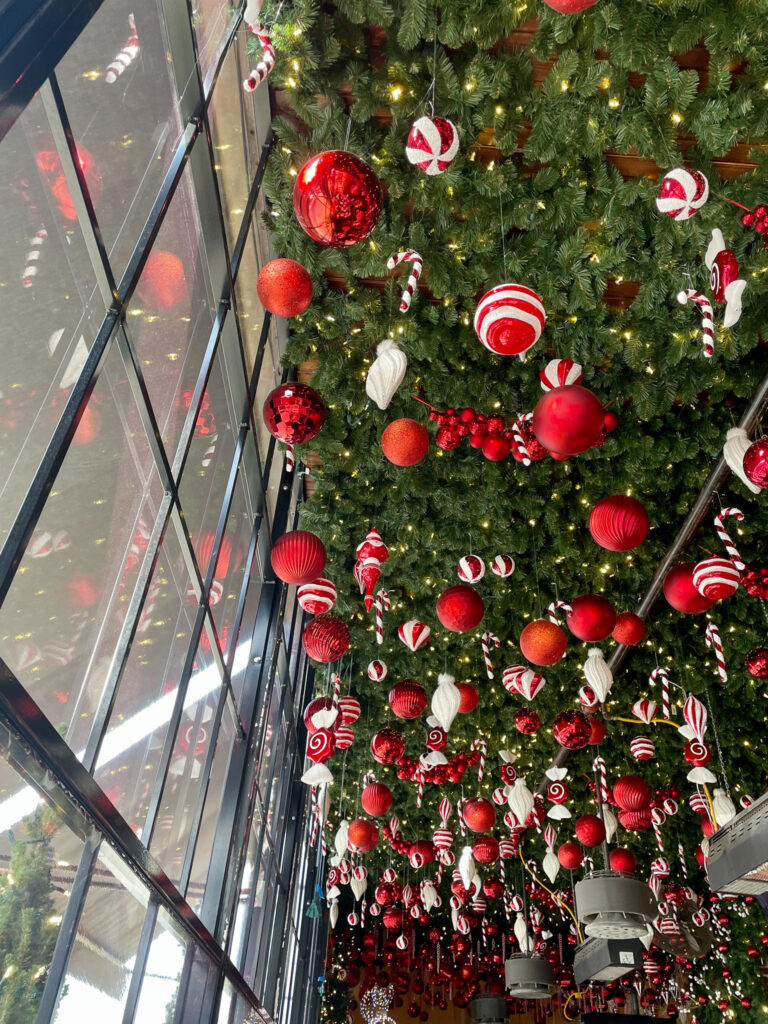 Roosevelt's Restaurant Christmas Decorations in Tulsa