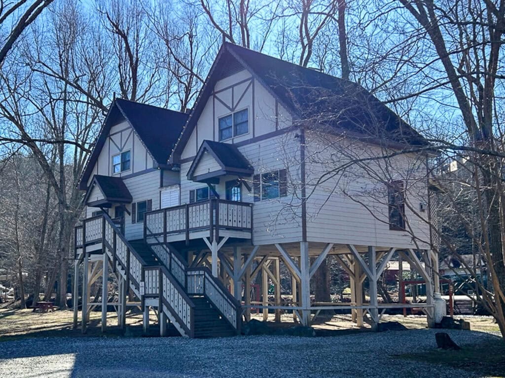 Riverbend Hotel & Cabins Helen Georgia